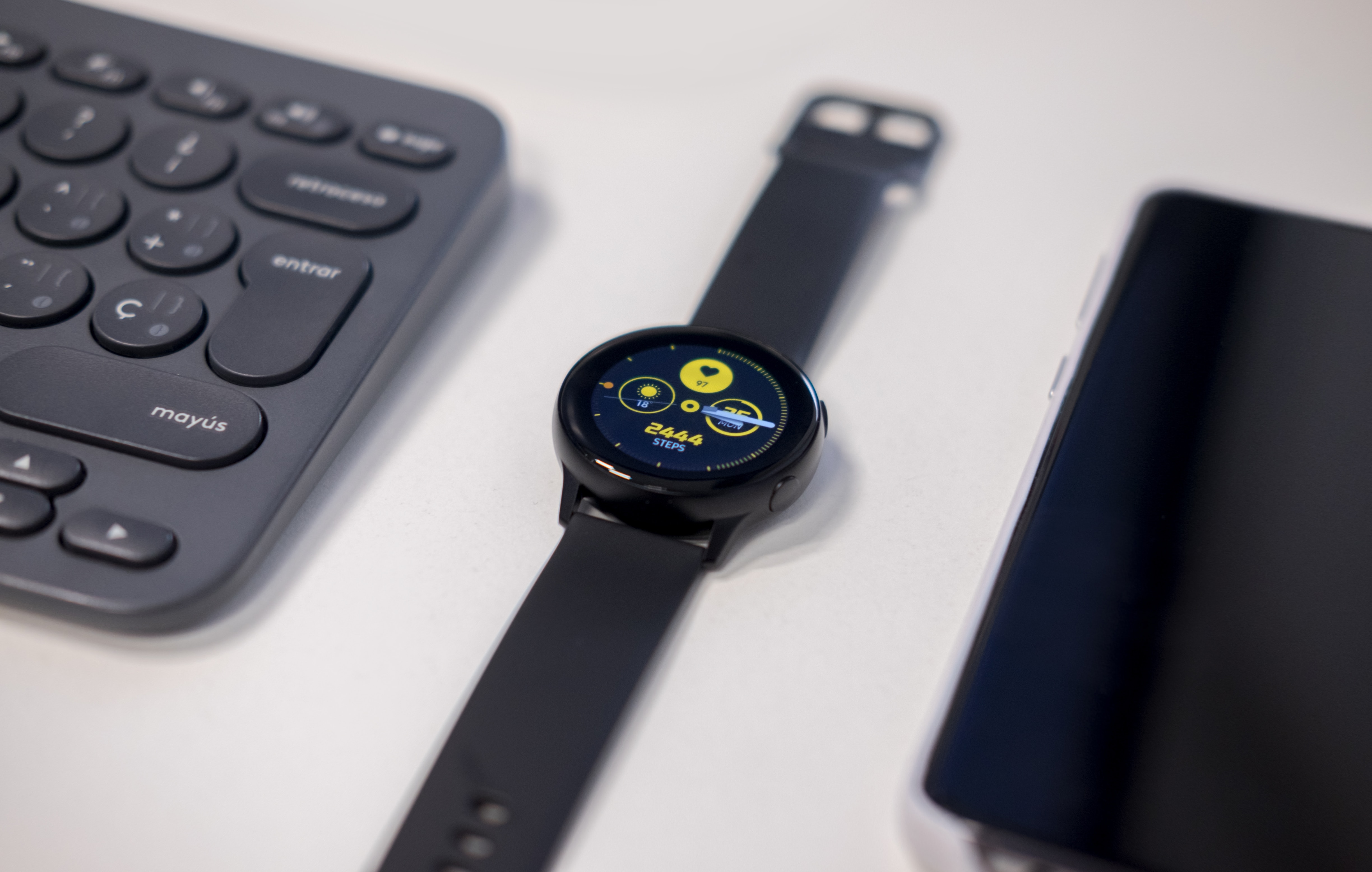 Smartwatch czy smartband – co wybrać